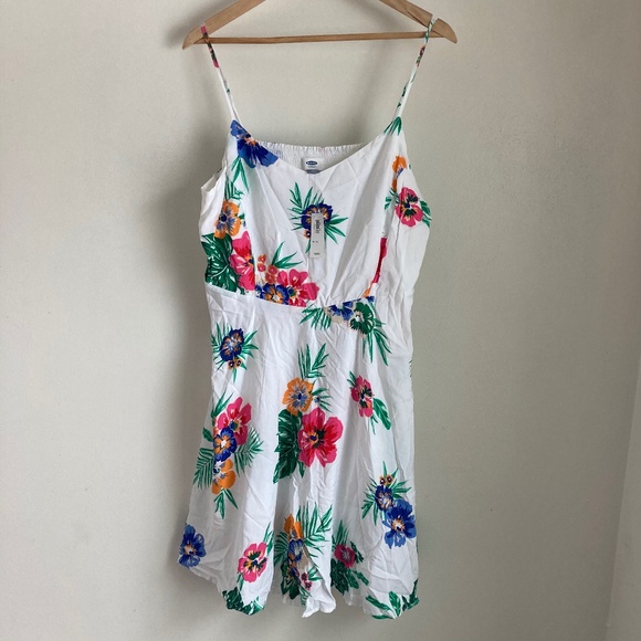 Old Navy Dresses & Skirts - New Old Navy floral dress